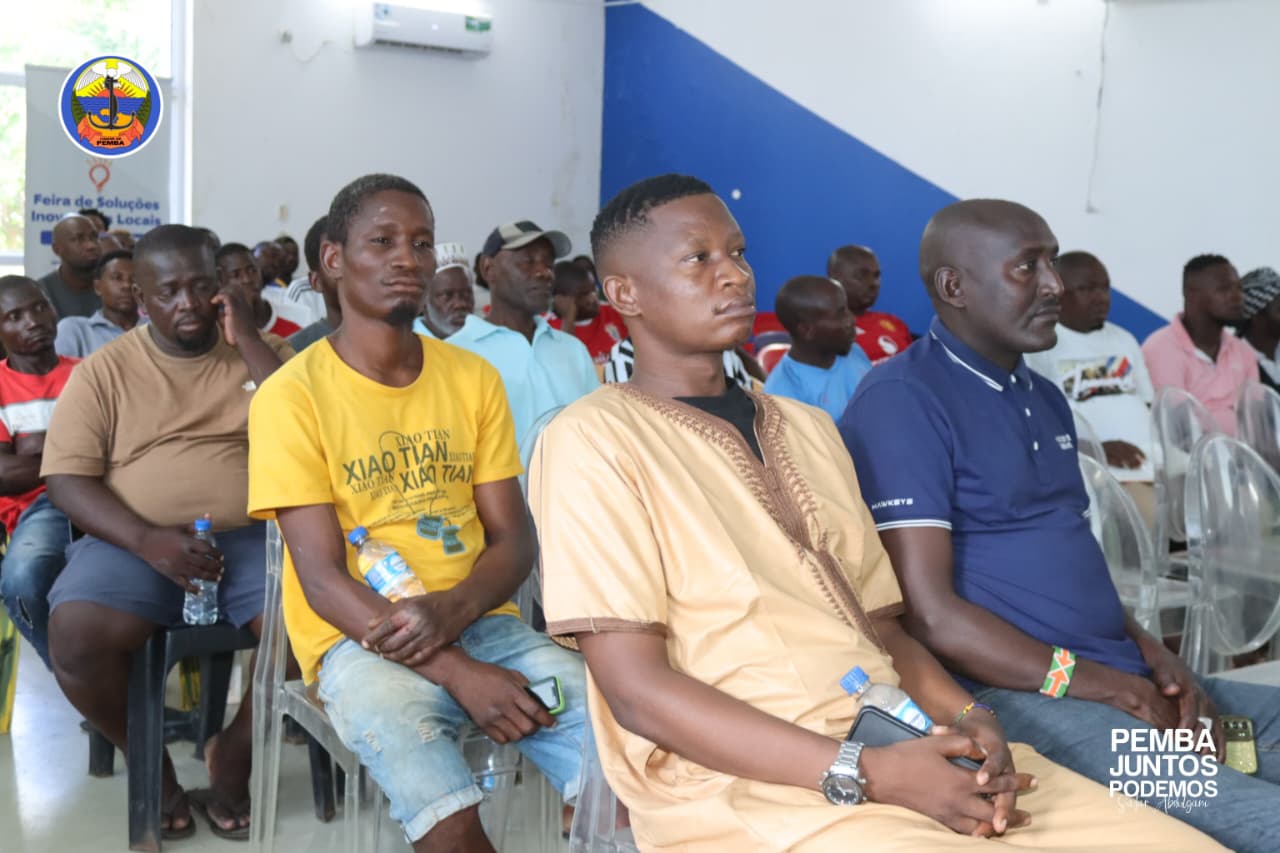 Satar Abdulgani promove diálogo com vendedores para melhorar organização e funcionamento do Mercado Central