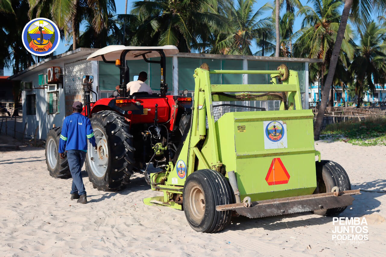 CMCP recupera funcionalidade da máquina de remoção de resíduos sólidos na areia das praias