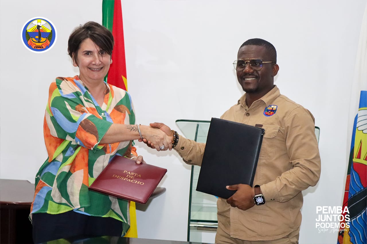 Mozambique LNG e CMCP assinam Memorando de Entendimento para provisão de 100 postes com lâmpadas solares