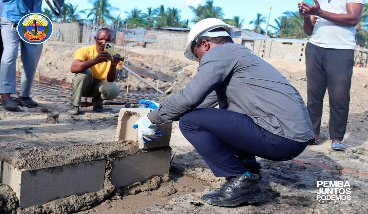Satar Abdulgani lança primeira pedra para construção de novo mercado de peixe em Paquitequete