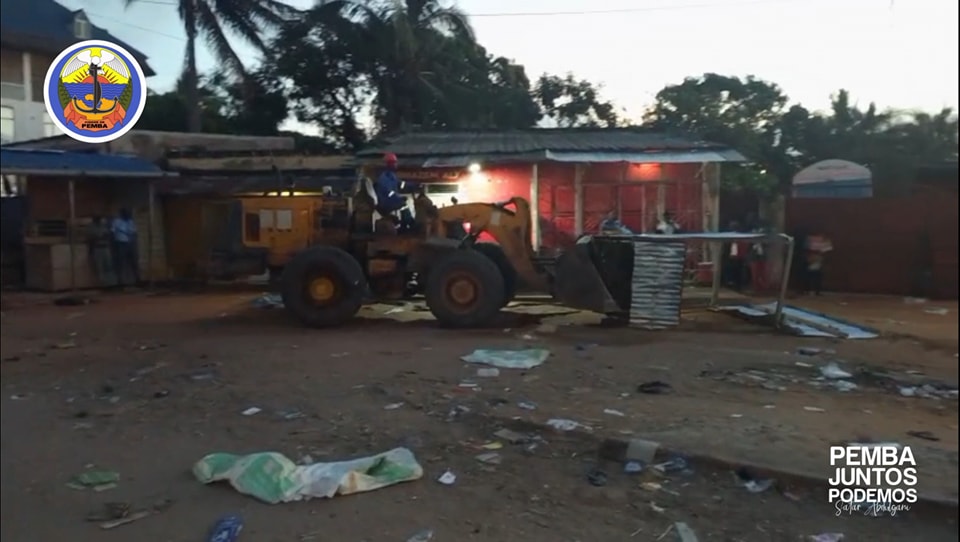 CMCP Inicia a Operação de Demolição das Barracas na Berma da Estrada em Alto-Gingone