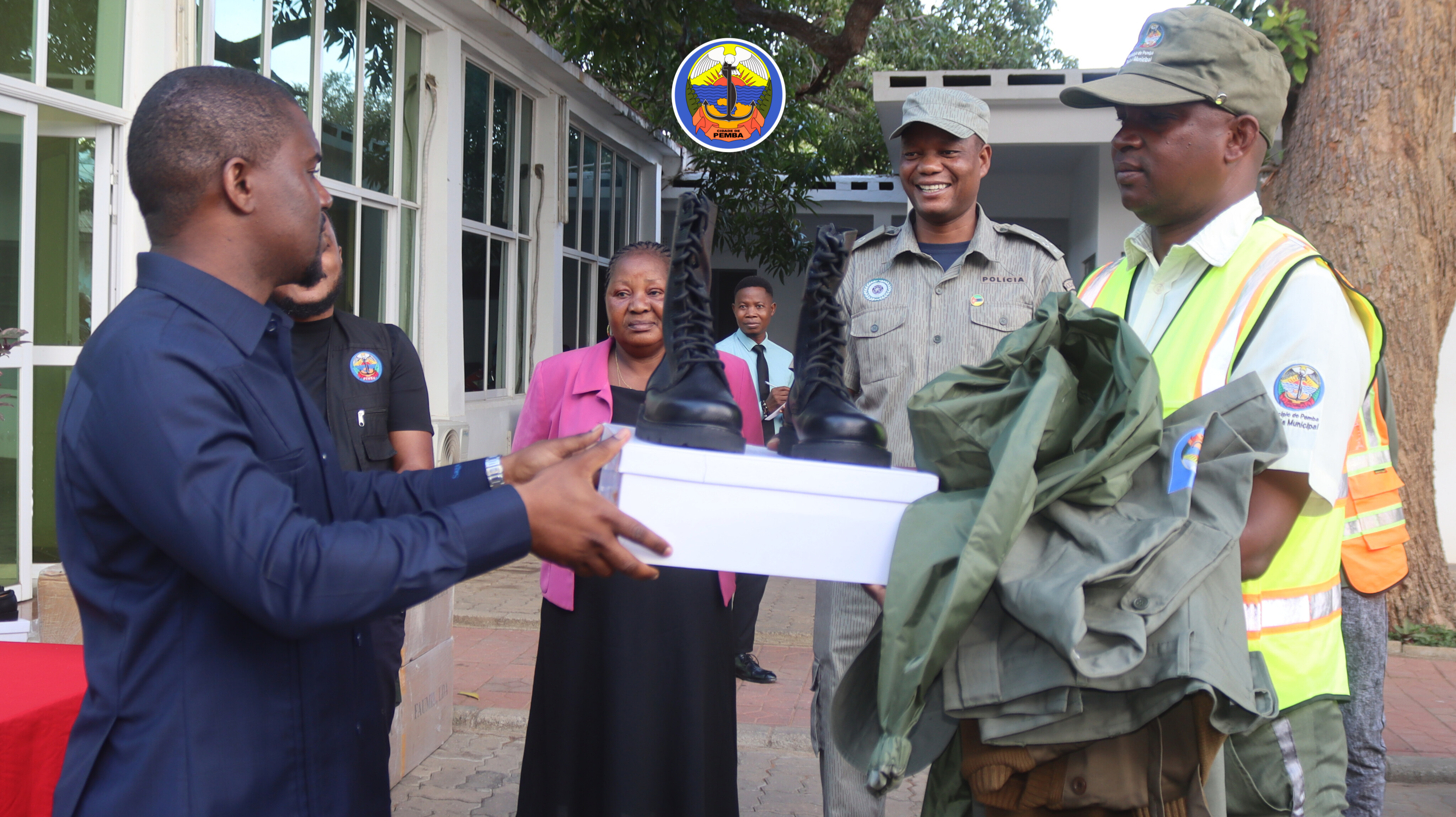 Satar Abdulgani entrega novos uniformes à Polícia Municipal de Pemba